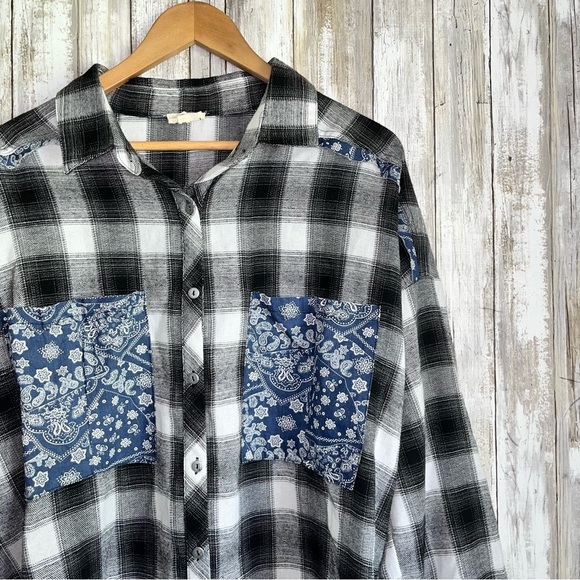 POL Buffalo Bandana Oversized Button Down - Picture 6 of 8